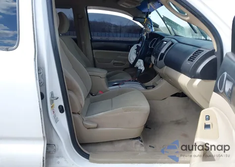 2010 Toyota Tacoma Prerunner V6 z USA, uszkodzony, nr VIN 3TMJU4GN3AM103851